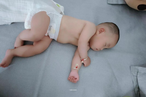 防城港宝宝口水多怎么回事